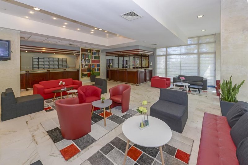 Хотел Холидей Парк - Снимка 1