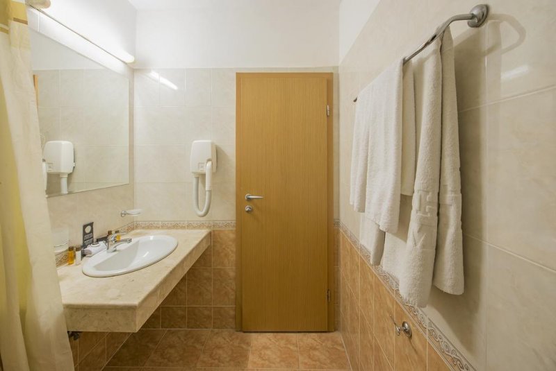 Хотел Холидей Парк - Снимка 8