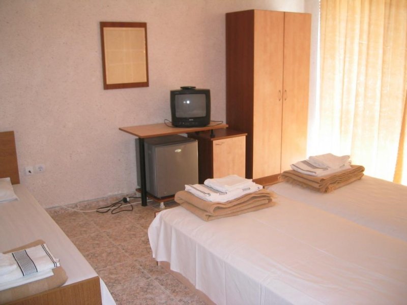 Семеен Хотел Санторини - Снимка 10