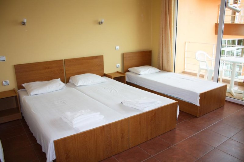 Семеен Хотел Санторини - Снимка 4