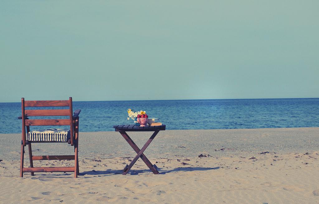 Късно лято на брега на морето в Царево! Нощувка за 2-ма, 4-ма или 6-ма + басейн в хотел Реджина Бийч - Снимка 2