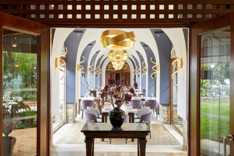 Eagles Palace - Снимка 1