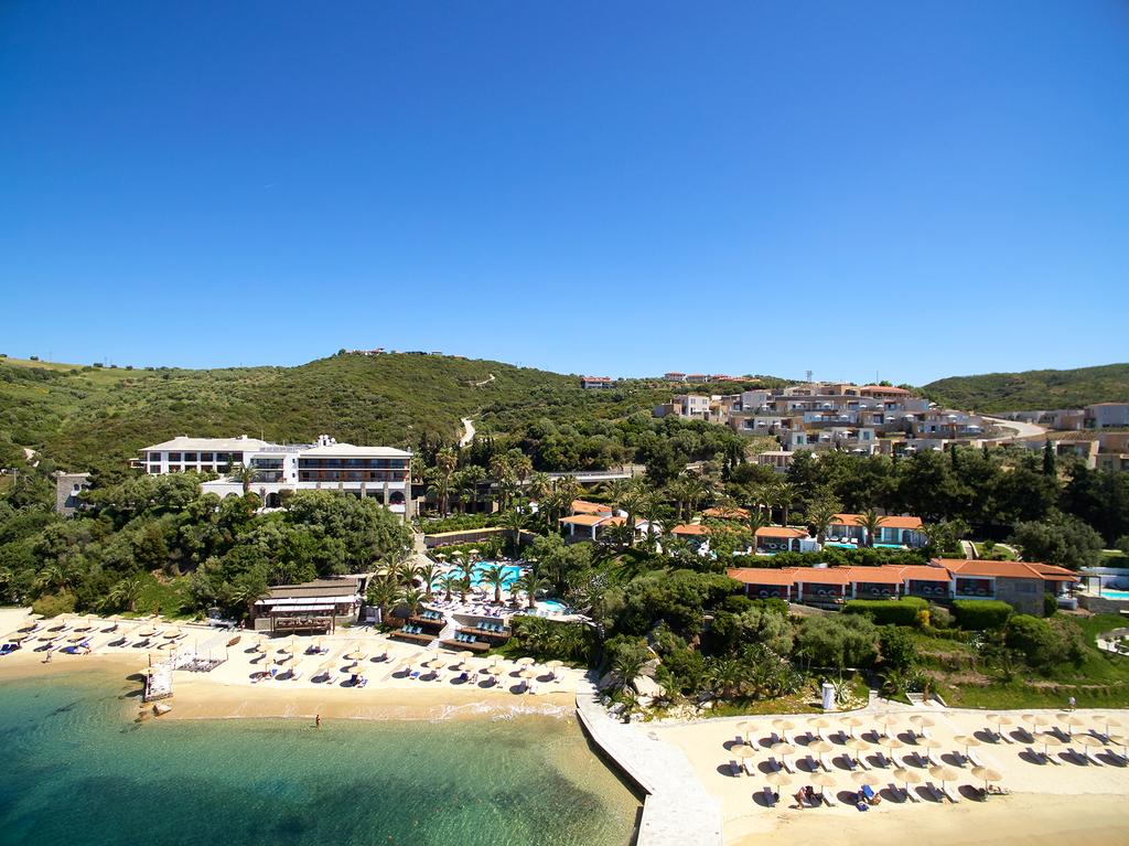5 нощувки със закуски и вечери в луксозния хотел Eagles Palace 5*, Халкидики, Гърция през Май! - Снимка 