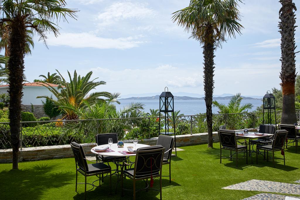 5 нощувки със закуски и вечери в луксозния хотел Eagles Palace 5*, Халкидики, Гърция през Май! - Снимка 9