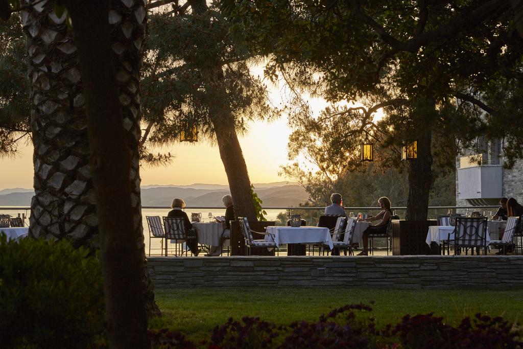 5 нощувки със закуски и вечери в луксозния хотел Eagles Palace 5*, Халкидики, Гърция през Май! - Снимка 4