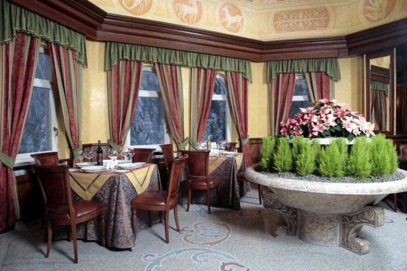 Хотел Феста Уинтър Палас - Снимка 1