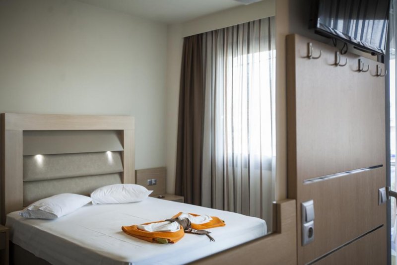 Amalthea Palace - Снимка 2