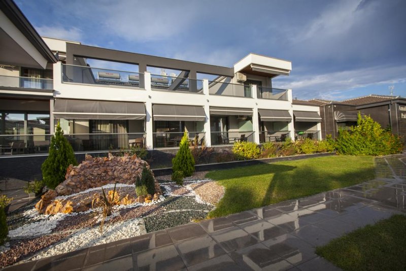 Amalthea Palace - Снимка 3