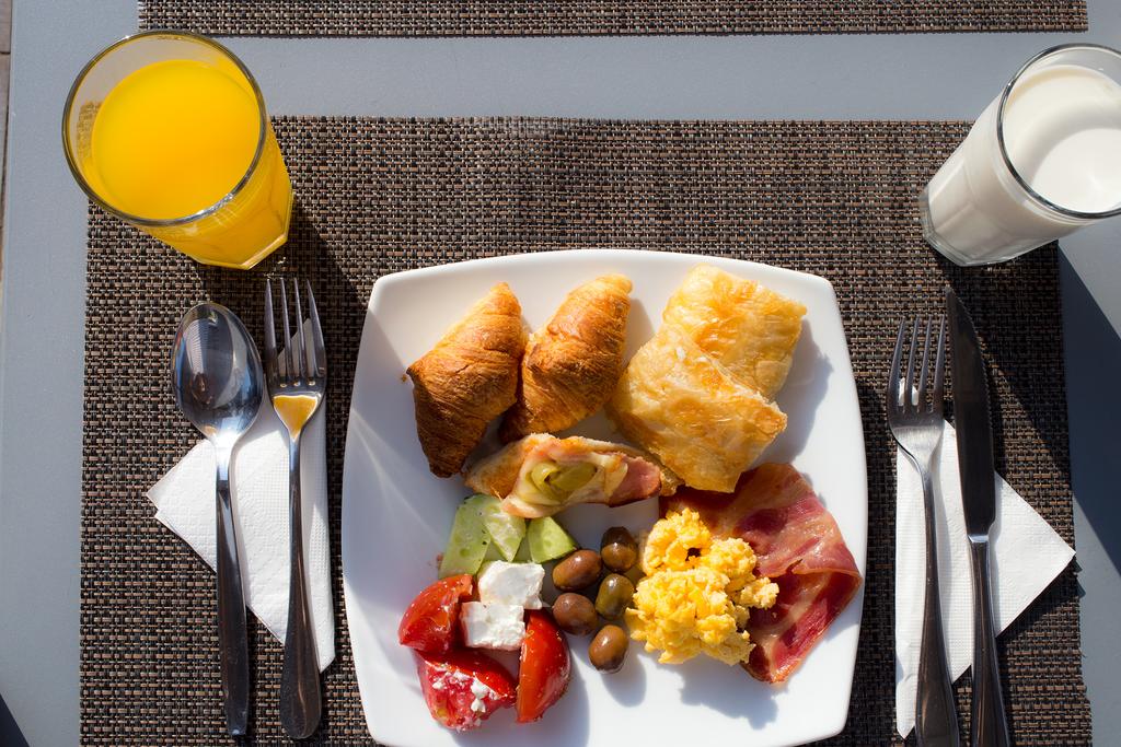 През Май и Юни: 3 нощувки със закуски в хотел Amalthea Palace 3*, Неа Врасна, Гърция! - Снимка 30