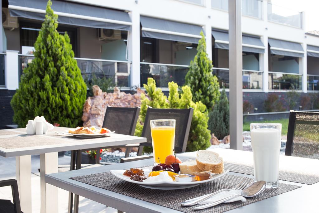 През Май и Юни: 3 нощувки със закуски в хотел Amalthea Palace 3*, Неа Врасна, Гърция! - Снимка 8