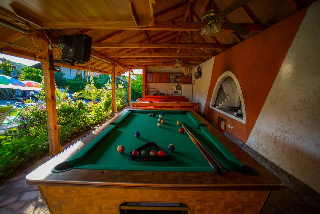 Нощувка за 12 човека + басейн в къща Ливадето в Троян - Снимка 12