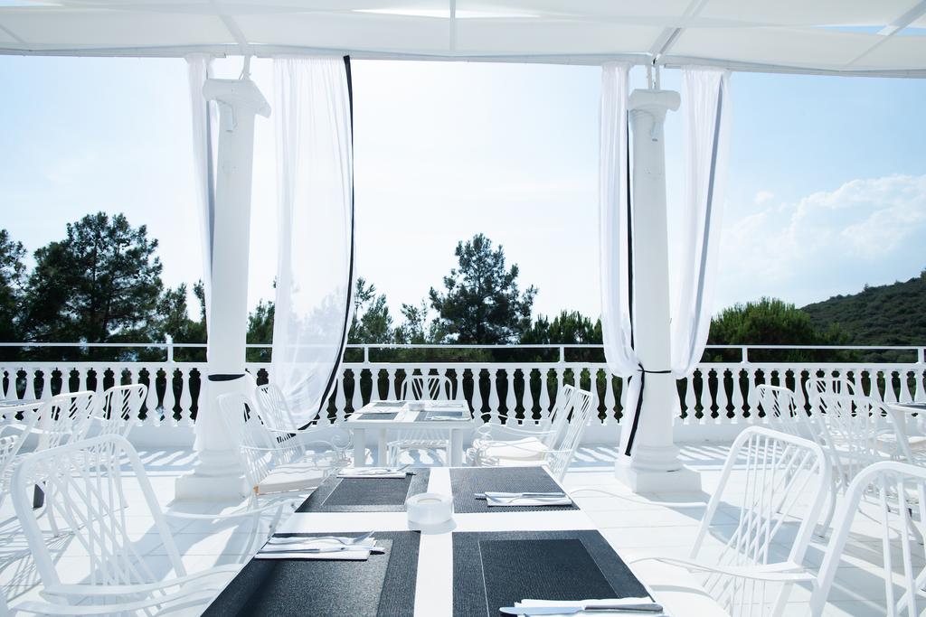 През Юли и Август: 5 нощувки със закуски и вечери в Bianco Olympico Resort 4*, Халкидики, Гърция! - Снимка 11