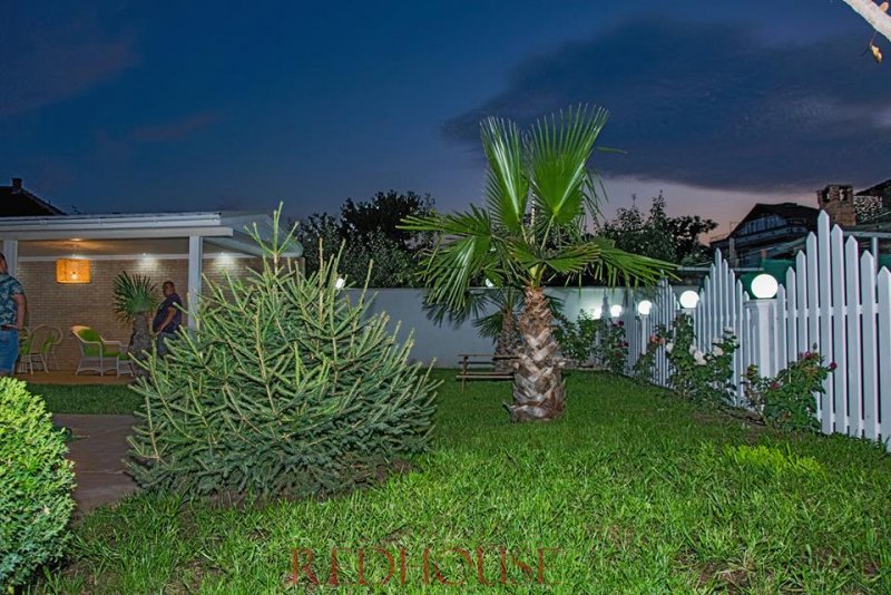 Семеен хотел Ред Хаус - Снимка 10