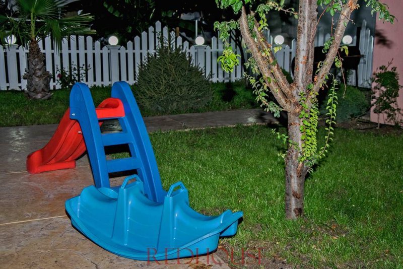 Семеен хотел Ред Хаус - Снимка 11