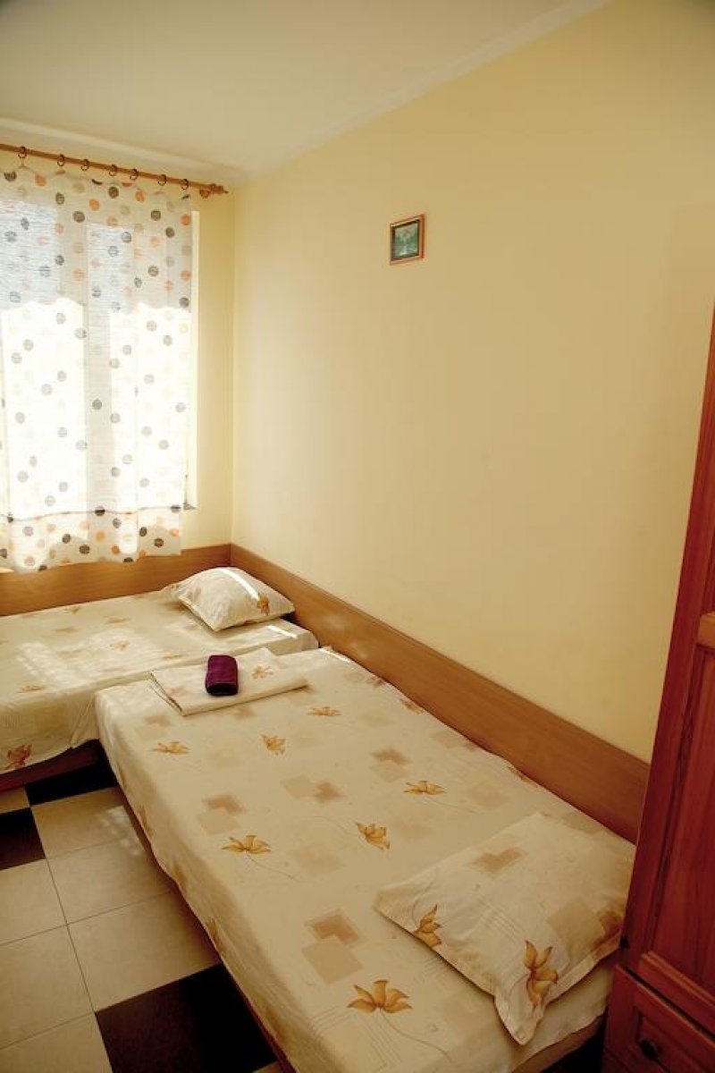 Къща за гости Бостън - Снимка 9