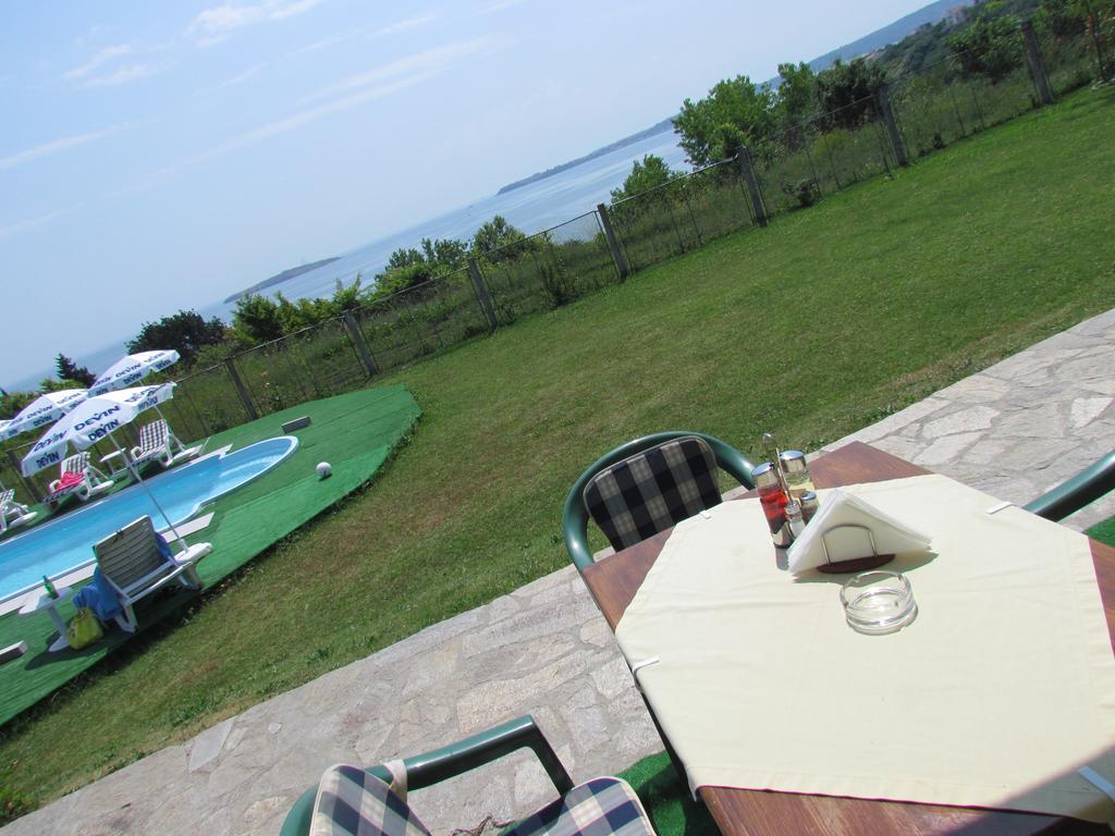 Великден на брега на морето в бунгала Панорама, Черноморец! 2 или 3 нощувки на човек със закуски и вечери + празничен обяд - Снимка 10