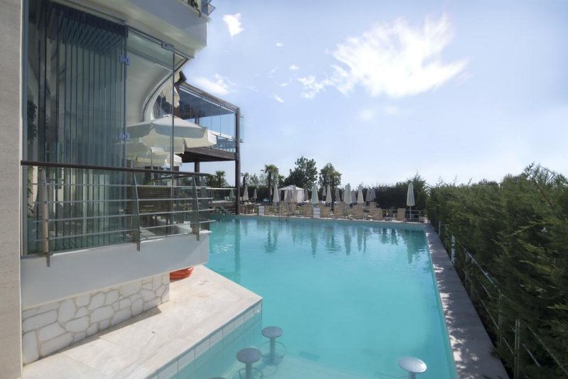 Cosmopolitan Hotel & Spa - Снимка 1