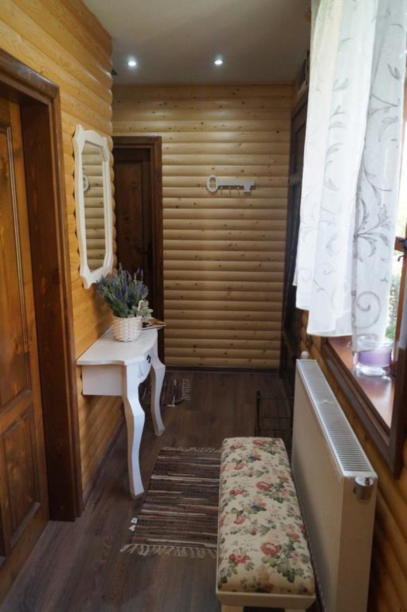  Къща за гости Вила Поликсениа Петиня - Снимка 3