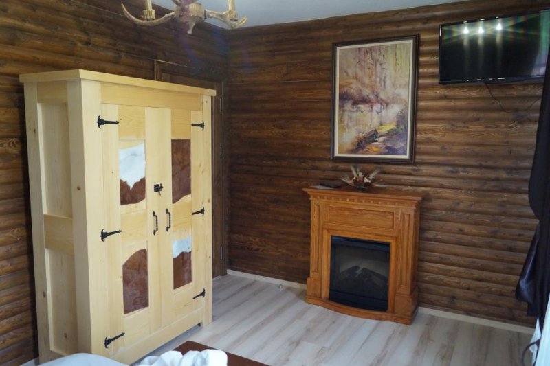  Къща за гости Вила Поликсениа Петиня - Снимка 2