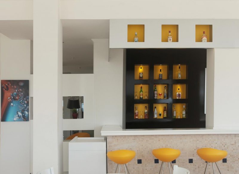 Arora Hotel - Снимка 1