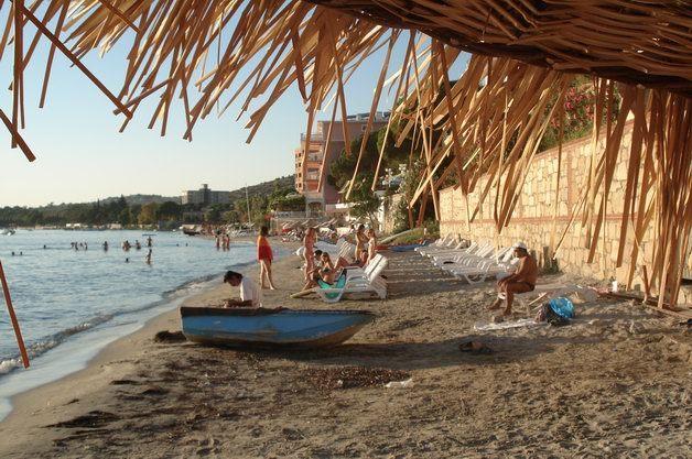 Цяло лято в Кушадасъ, на 40м. от плажа! 7 нощувки със закуски и вечери + басейн и частен плаж в хотел Arora - Снимка 29