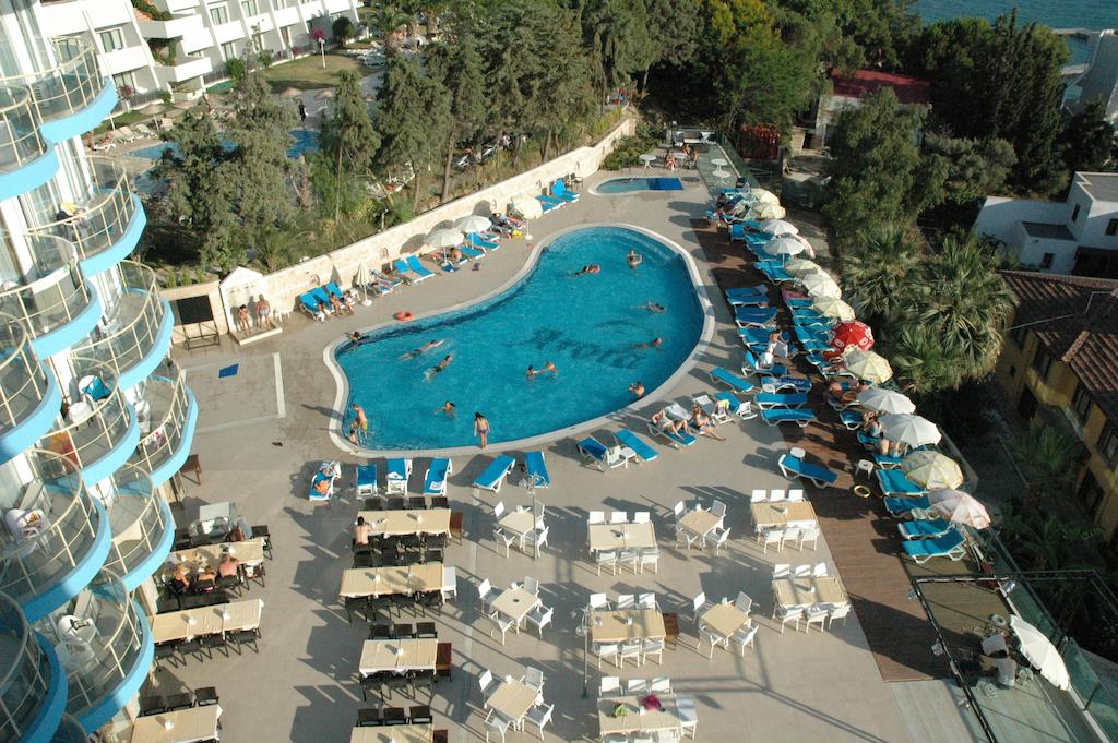 Цяло лято в Кушадасъ, на 40м. от плажа! 7 нощувки със закуски и вечери + басейн и частен плаж в хотел Arora - Снимка 28