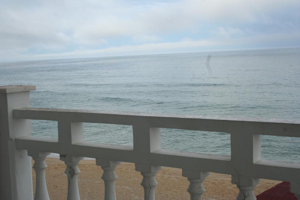 Септември на брега на морето във Варна! Нощувка със закуска на човек в семеен хотел Ной, к.к. Чайка, плаж Кабакум - Снимка 25