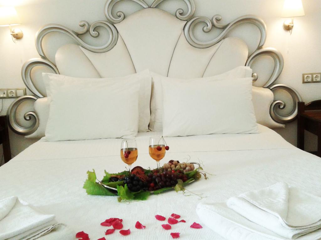Септември на първа линия на о. в Тасос! Басейн + нощувка със закуска и изглед МОРЕ в хотел Esperides*** - Снимка 2