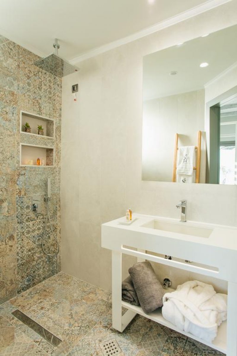 Blue Carpet Luxury Suites - Снимка 11