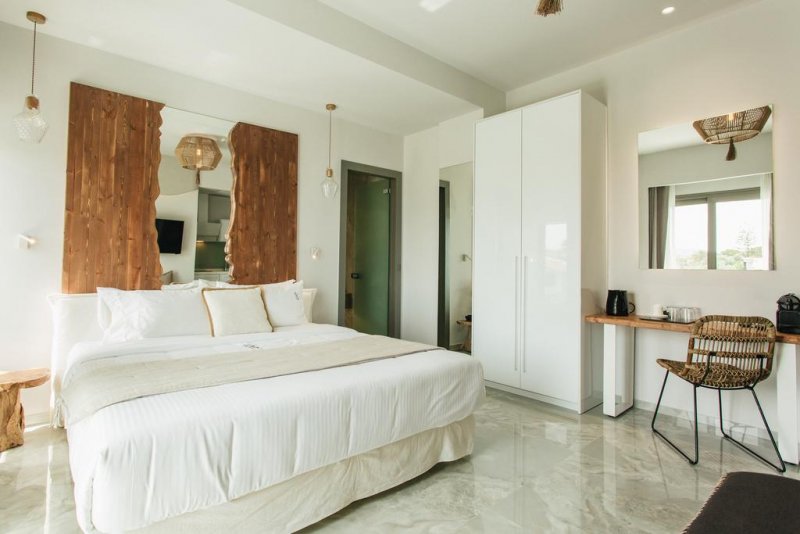 Blue Carpet Luxury Suites - Снимка 3