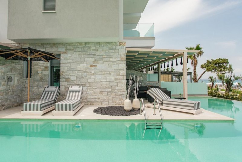 Blue Carpet Luxury Suites - Снимка 0