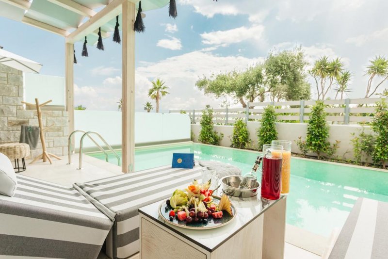 Blue Carpet Luxury Suites - Снимка 10