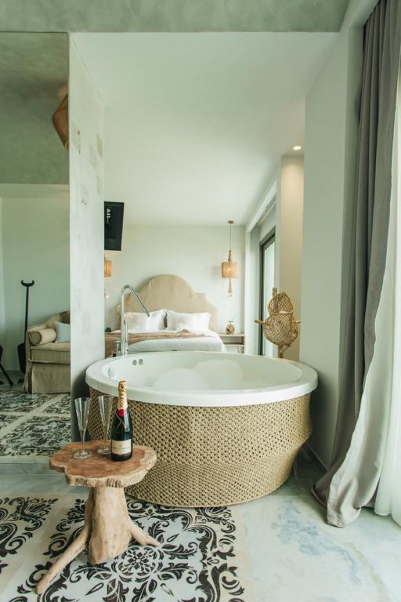 Blue Carpet Luxury Suites - Снимка 2