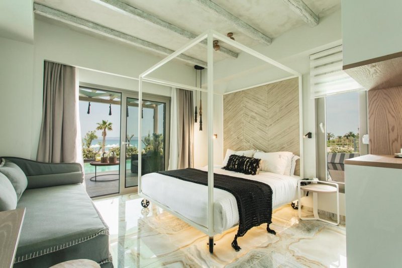 Blue Carpet Luxury Suites - Снимка 4