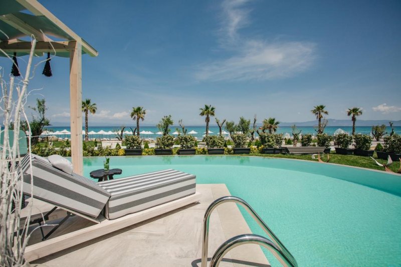 Blue Carpet Luxury Suites - Снимка 3