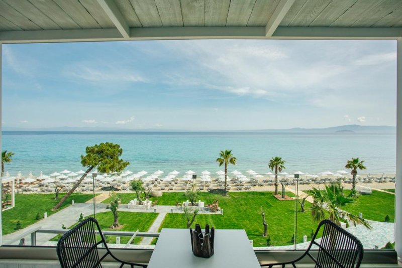 Blue Carpet Luxury Suites - Снимка 7