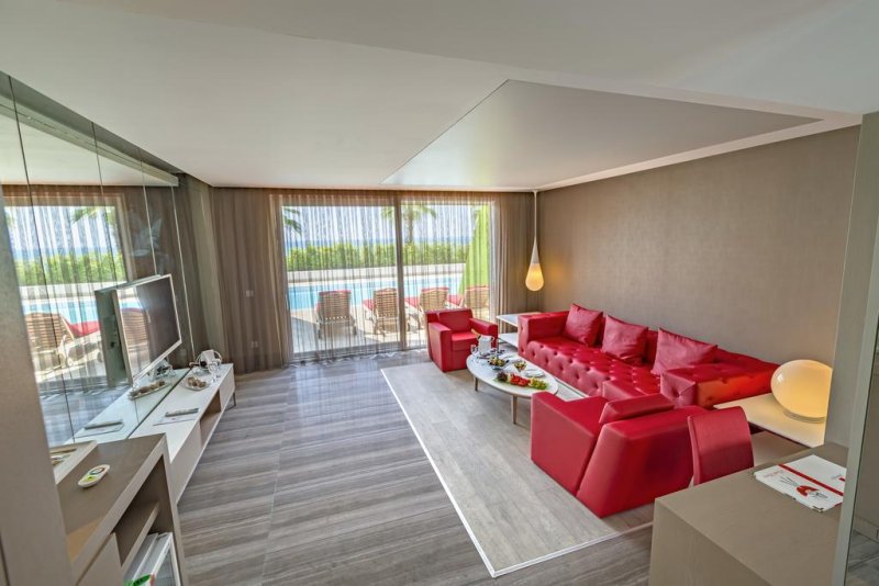 Adam & Eve Hotel - Снимка 1