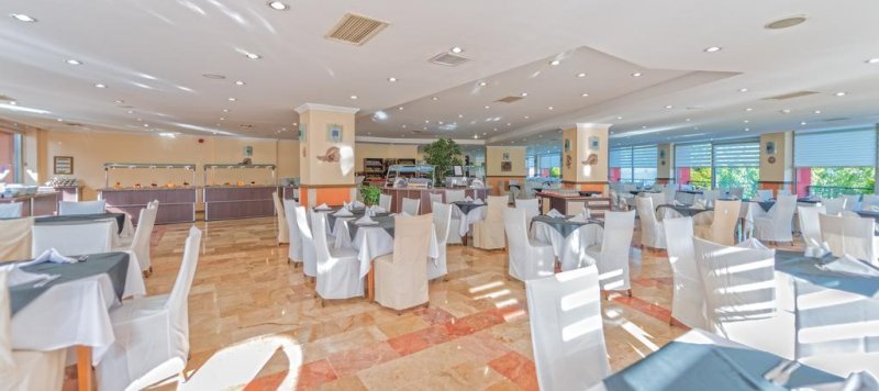 Royal Atlantis Beach  - Снимка 1