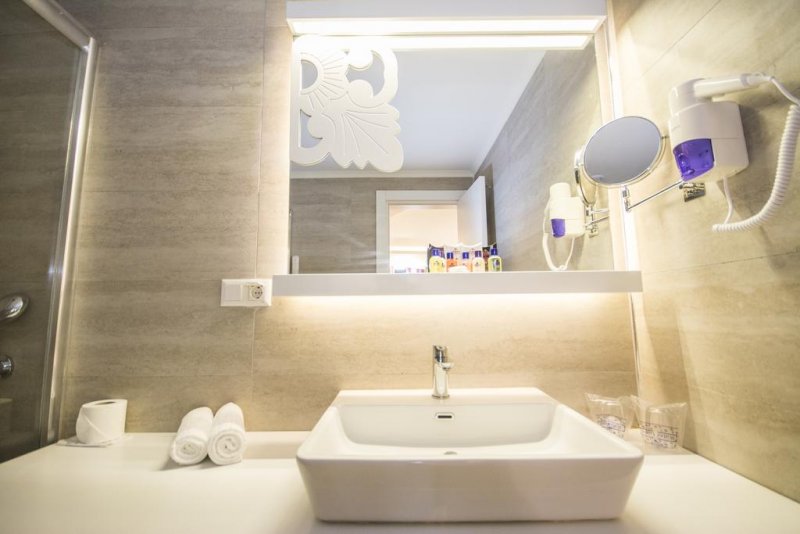 Laguna Beach Alya Resort & Spa - Снимка 4