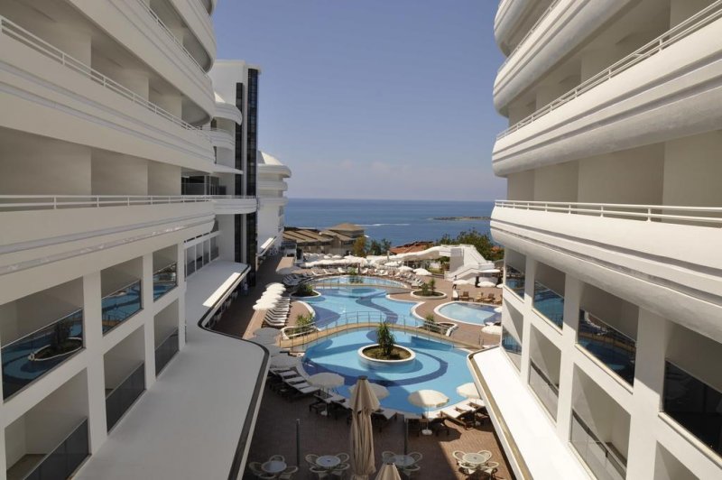 Laguna Beach Alya Resort & Spa - Снимка 7