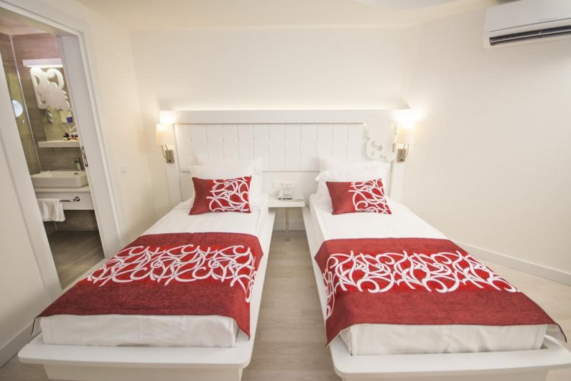 Laguna Beach Alya Resort & Spa - Снимка 7