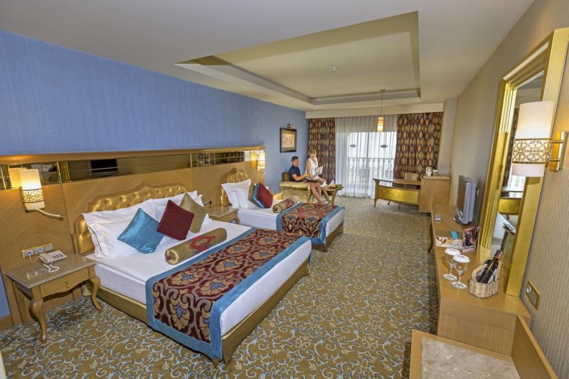 Royal Holiday Palace - Снимка 11