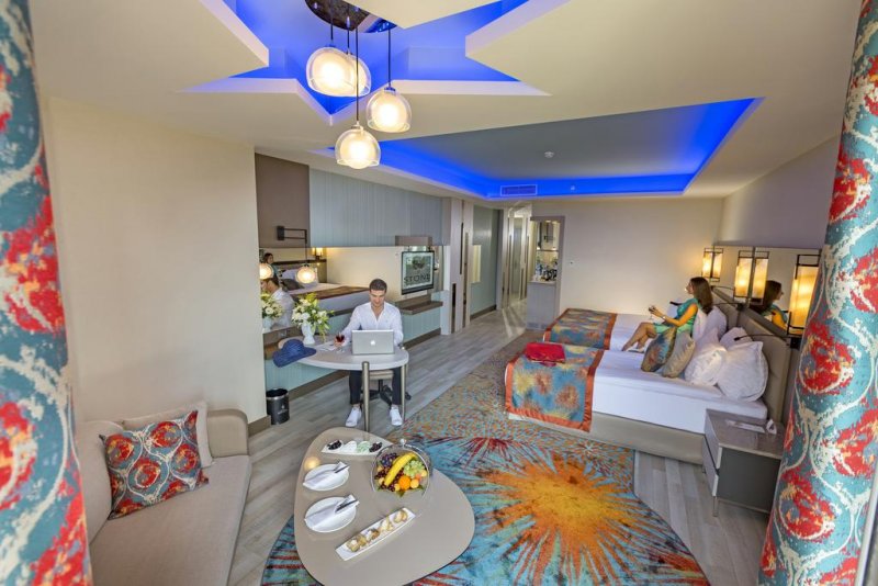 Royal Seginus - Снимка 1