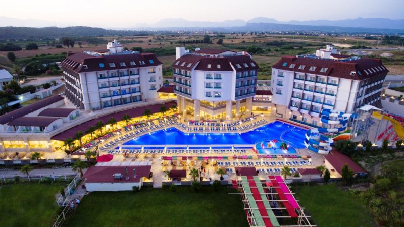 Ramada Resort Side Hotel - Снимка 1