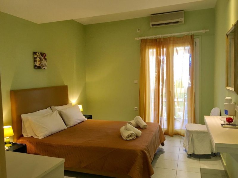 Venus Beach Hotel - Снимка 1