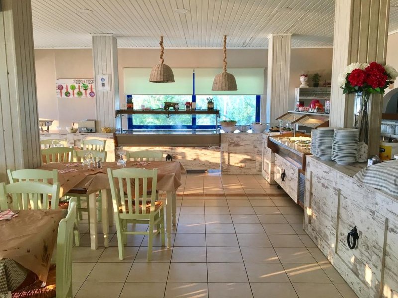 Venus Beach Hotel - Снимка 8