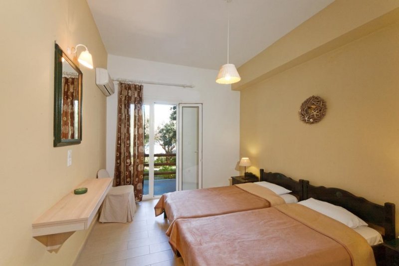 Venus Beach Hotel - Снимка 1