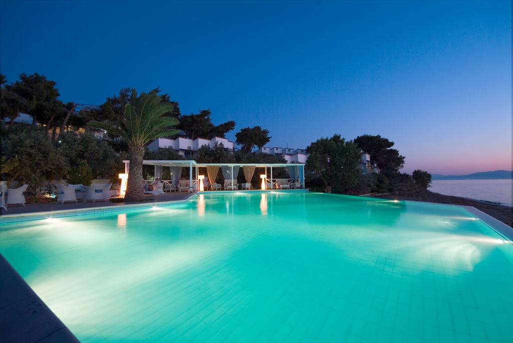 През Юни: 7 нощувки със закуски и вечери в хотел Venus Beach 3*, о.Евия, Гърция! - Снимка 