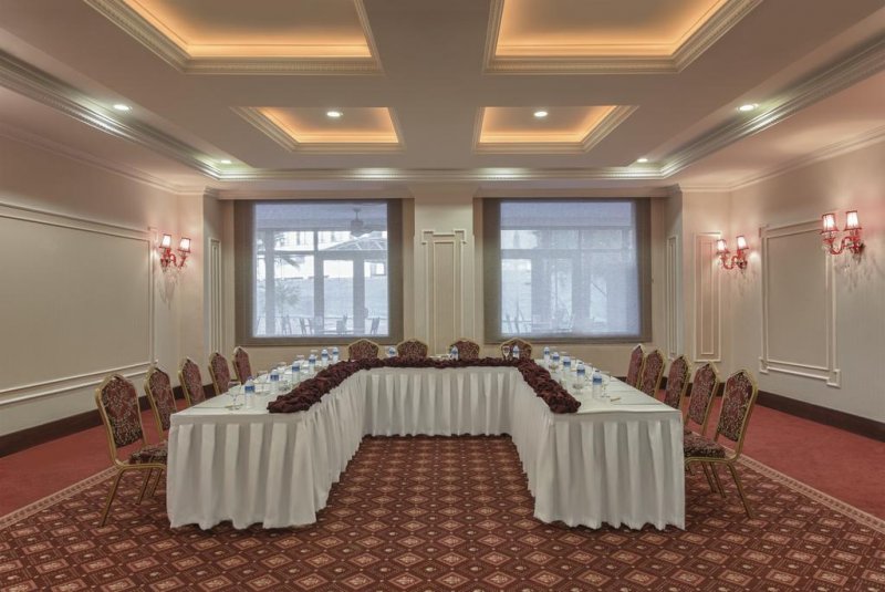 Delphin Palace Hotel - Снимка 1