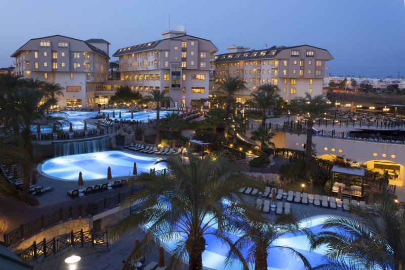 Novum Garden Side Hotel - Снимка 1